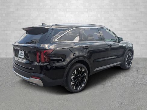 Used 2025 Kia Sorento EX w/ Panoramic Sunroof Package FWD image 3