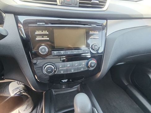 Used 2016 Nissan Rogue S FWD image 11