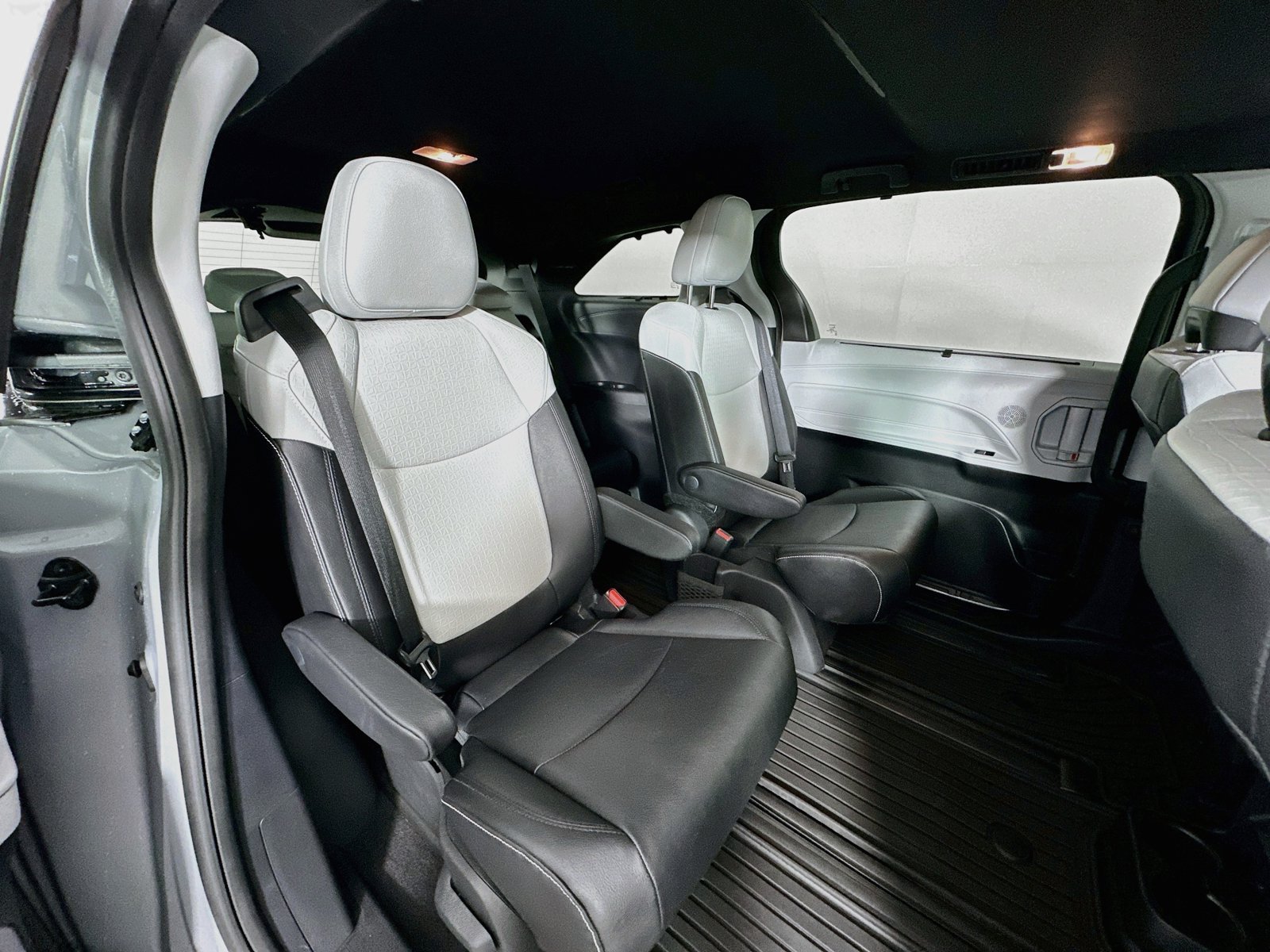 Used 2026 Toyota Sienna XSE AWD/4WD image 30