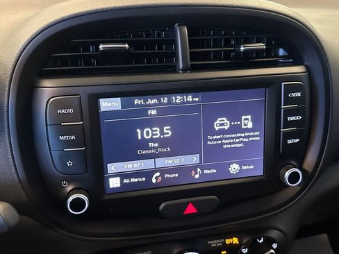 Used 2025 Kia Soul LX w/ LX Technology Package FWD image 13