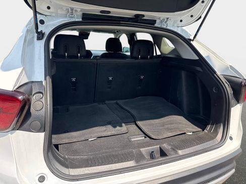 Used 2024 Chevrolet Trax LT w/ Driver Confidence Package FWD image 9