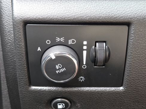 Used 2019 Jeep Grand Cherokee Altitude AWD/4WD image 11