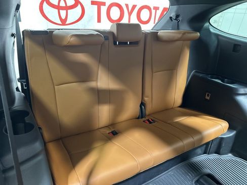 Used 2025 Toyota Highlander Platinum image 19
