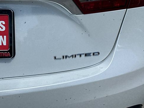 Used 2016 Toyota Avalon Limited w/ Toyota Safety Sense Package image 11