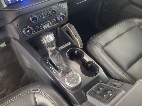 Used 2025 Ford Bronco Badlands image 16