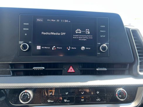 Used 2025 Kia Sportage LX image 17