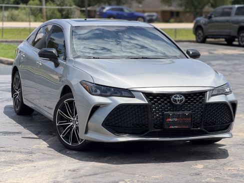 Used 2019 Toyota Avalon XSE FWD image 3