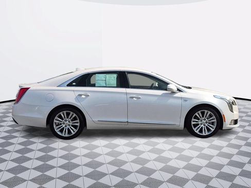 Certified 2018 Cadillac XTS Luxury FWD image 8