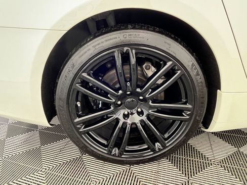 Used 2017 Maserati Quattroporte S GranLusso Q4 AWD/4WD image 16