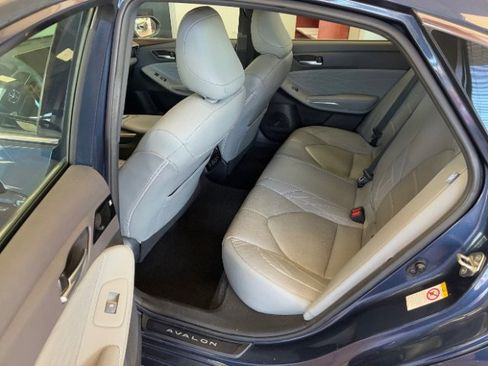 Used 2019 Toyota Avalon Limited image 24