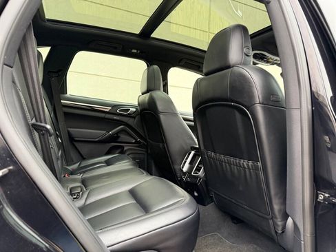 Used 2016 Porsche Cayenne image 18