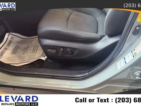 Used 2021 Toyota RAV4 XLE AWD/4WD image 26