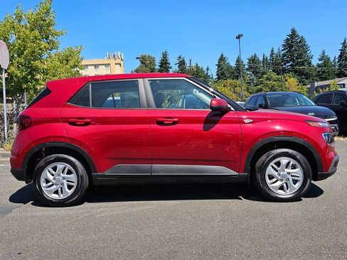 Used 2025 Hyundai Venue SE image 8