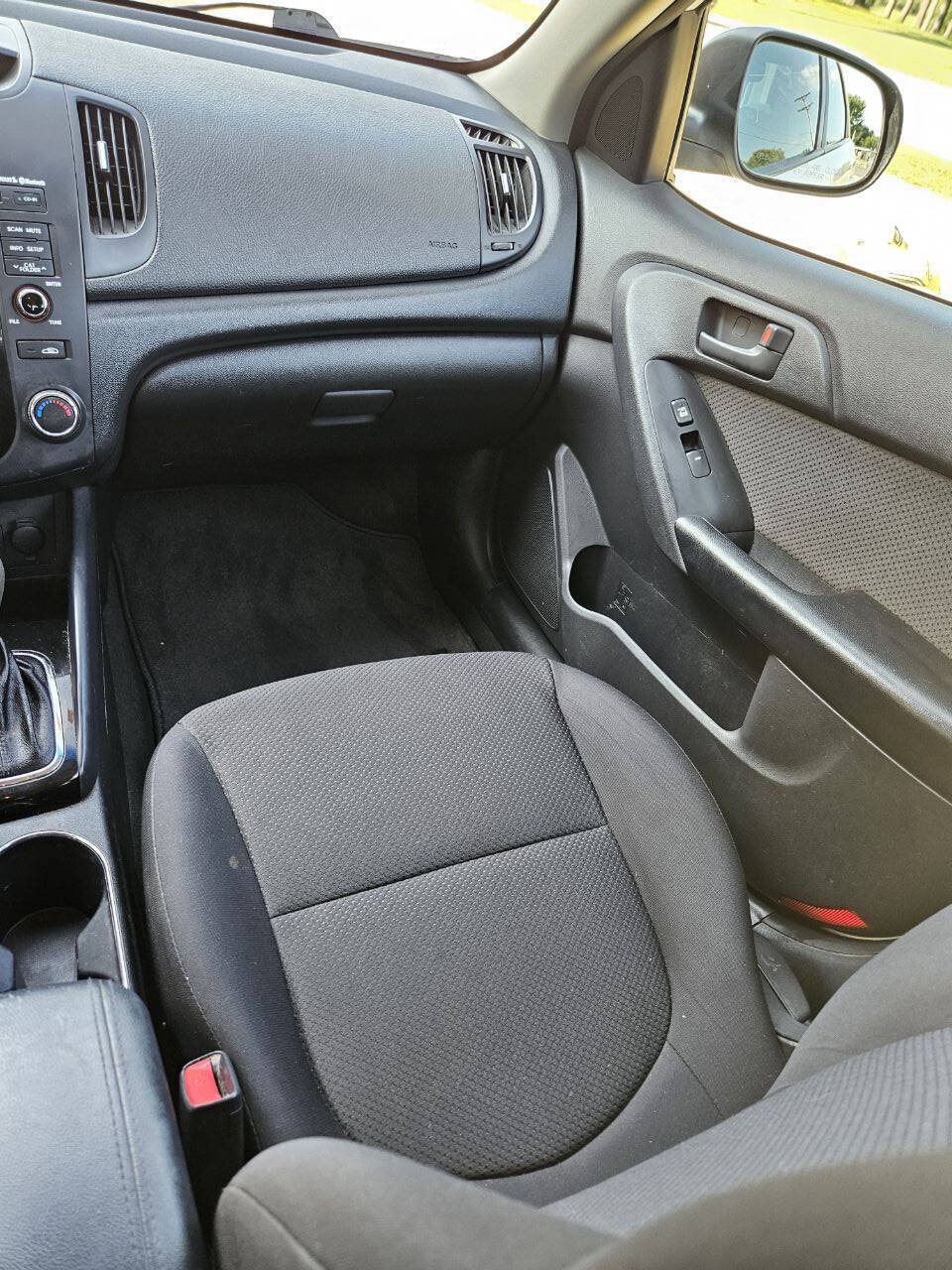 Used 2012 Kia Forte EX FWD image 7