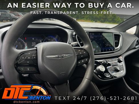Used 2025 Chrysler Pacifica Limited FWD image 12