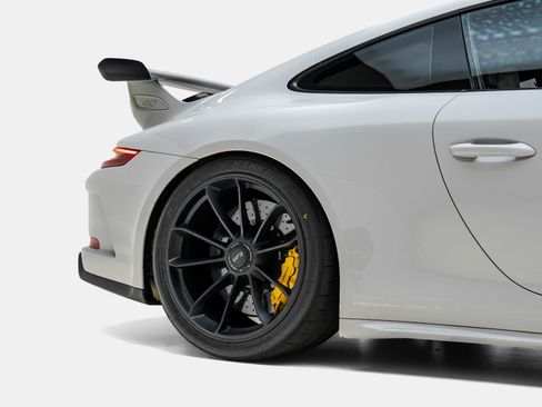 Used 2018 Porsche 911 GT3 RWD image 16