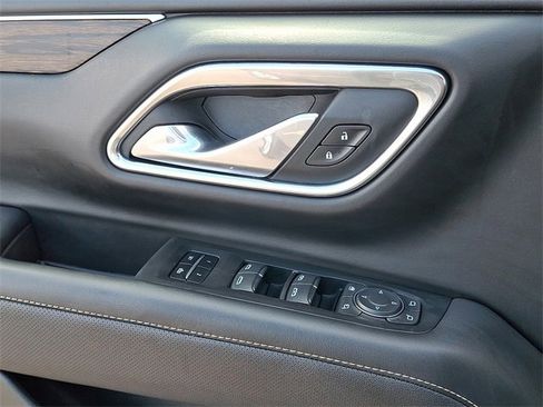 Used 2024 Chevrolet Suburban Premier image 23