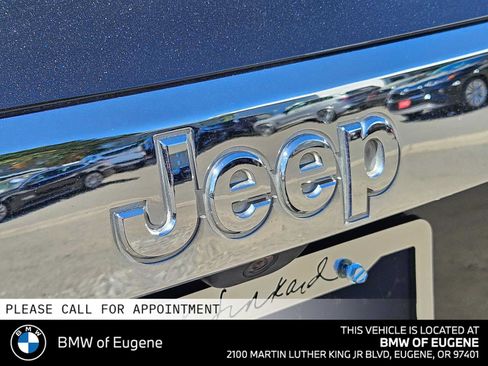 Used 2012 Jeep Grand Cherokee SRT8 w/ Luxury Group II AWD/4WD image 16