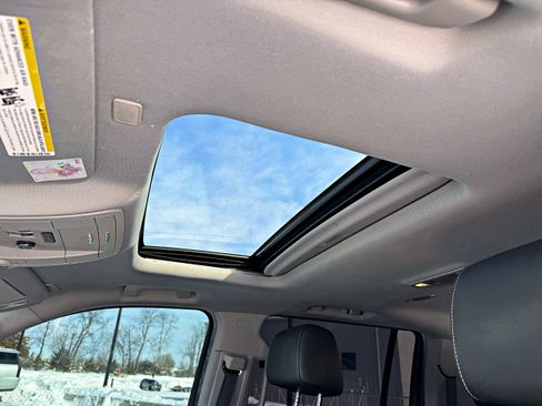 Used 2018 Chevrolet Suburban LT w/ Luxury Package image 15