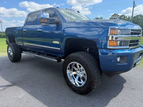 Used 2018 Chevrolet Silverado 2500 High Country w/ Duramax Plus Package AWD/4WD image 3