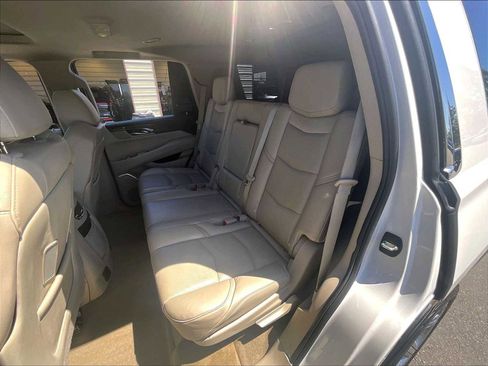 Used 2019 Cadillac Escalade Luxury AWD/4WD image 27