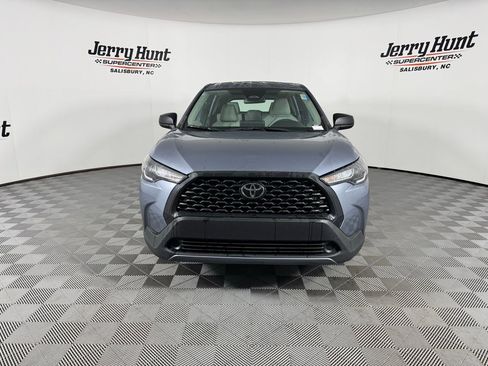 Used 2023 Toyota Corolla Cross L image 6
