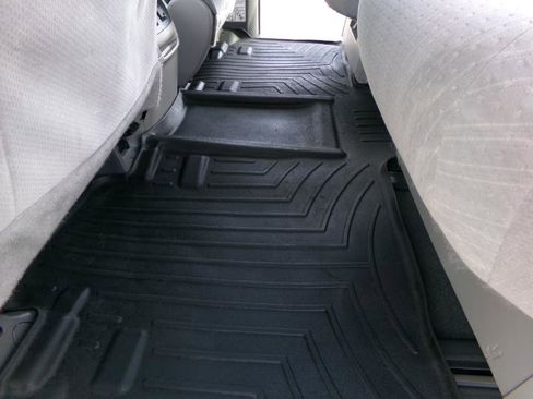 Used 2020 Toyota Sienna LE image 36