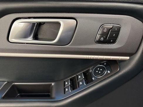 Used 2025 Ford Explorer ST-Line w/ Premium Package image 31