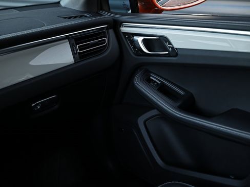 Used 2024 Porsche Macan GTS image 28