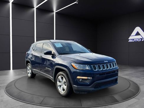 Used 2019 Jeep Compass Latitude w/ Cold Weather Group image 3