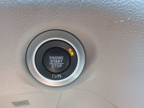 Used 2023 Chrysler Pacifica Touring-L FWD image 25