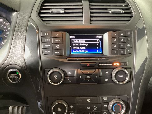 Used 2018 Ford Explorer XLT AWD/4WD image 28