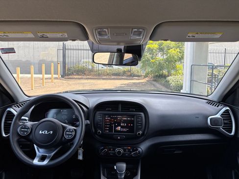 Used 2025 Kia Soul LX w/ LX Technology Package FWD image 31
