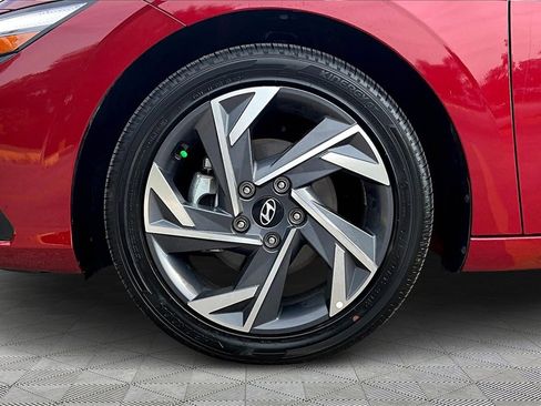 Used 2025 Hyundai Elantra SEL image 9