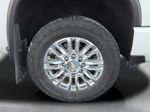 Used 2023 Chevrolet Silverado 2500 High Country w/ Z71 Off-Road Package image 13