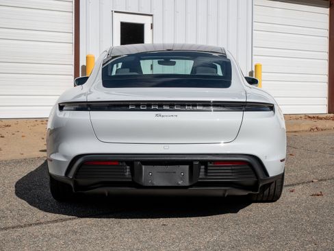 Used 2022 Porsche Taycan image 6