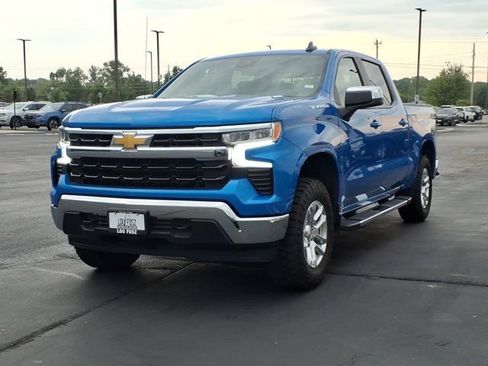 Used 2025 Chevrolet Silverado 1500 LT AWD/4WD image 2