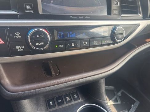 Used 2019 Toyota Highlander Limited AWD/4WD image 15