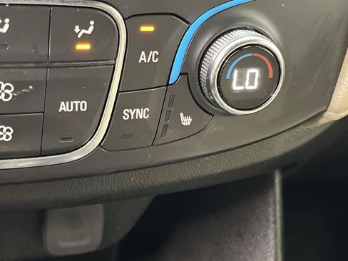 Used 2023 Chevrolet Traverse LT AWD/4WD image 23