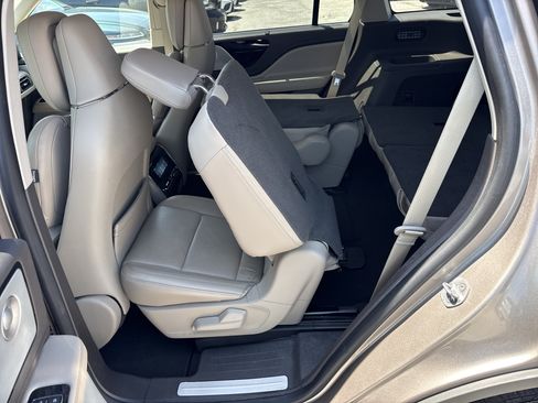 Used 2021 Lincoln Aviator Reserve w/ Equipment Group 201A RWD image 11