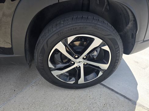Used 2025 Chevrolet Trax RS w/ Driver Confidence Package FWD image 5