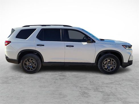 Used 2024 Honda Pilot TrailSport image 12
