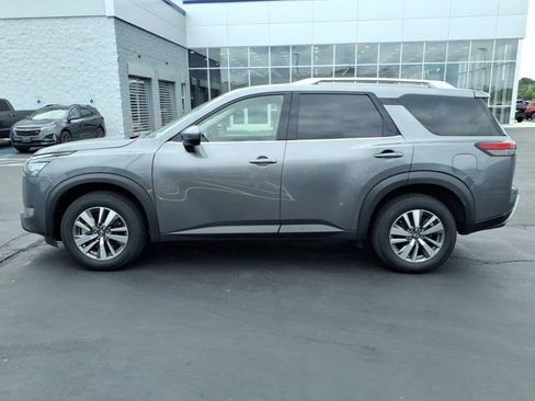 Used 2025 Nissan Pathfinder SL AWD/4WD image 4