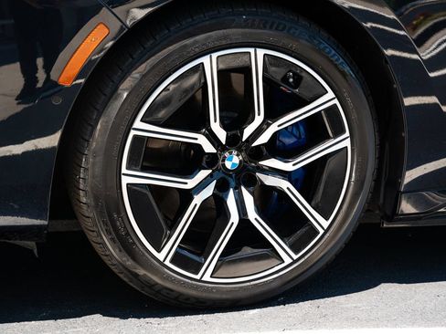 Used 2023 BMW i7 xDrive60 AWD/4WD image 23