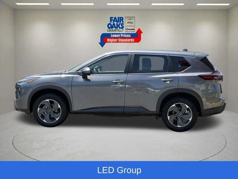 Used 2025 Nissan Rogue SV FWD image 11