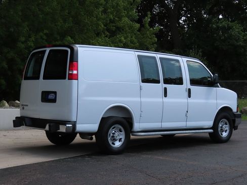 Used 2025 Chevrolet Express 2500 w/ Driver Convenience Package RWD image 3