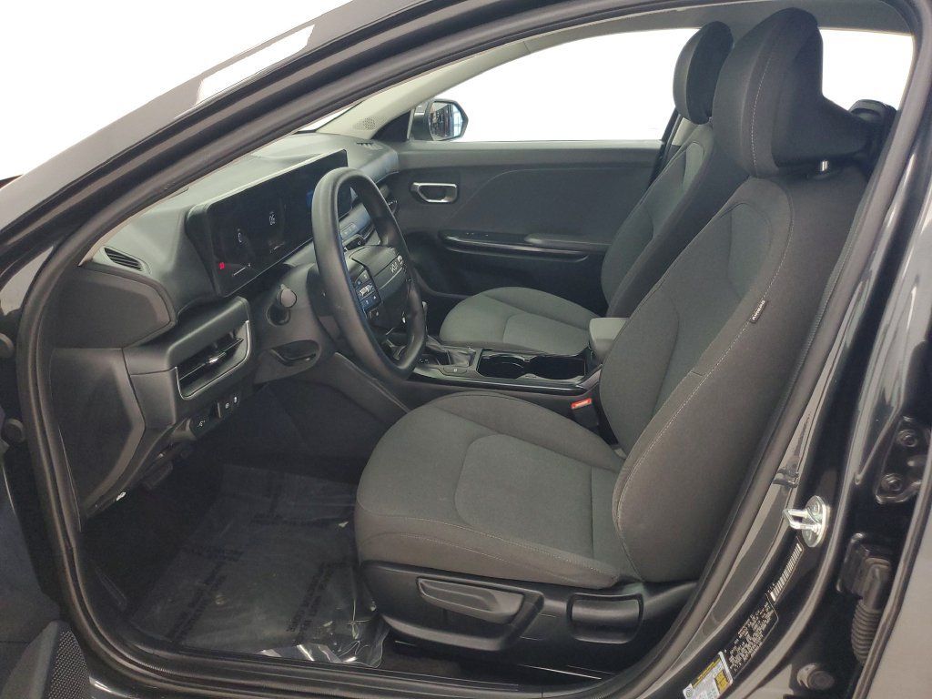 Used 2025 Kia K4 FWD image 12