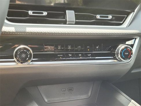 New 2026 Chevrolet Equinox LT image 18