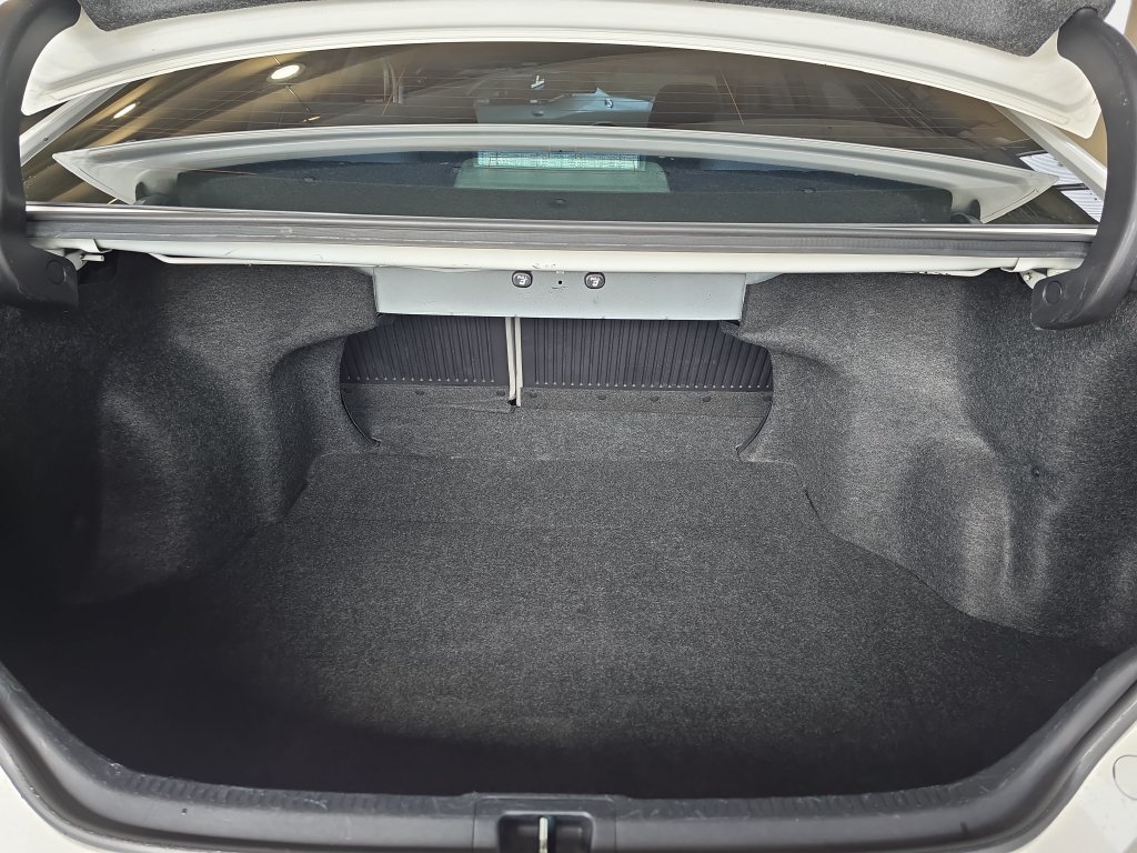 Used 2017 Toyota Camry LE FWD image 14