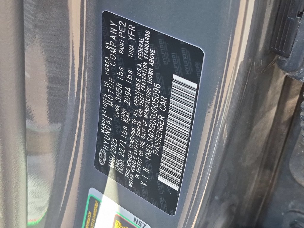 Used 2025 Hyundai Elantra SEL FWD image 36
